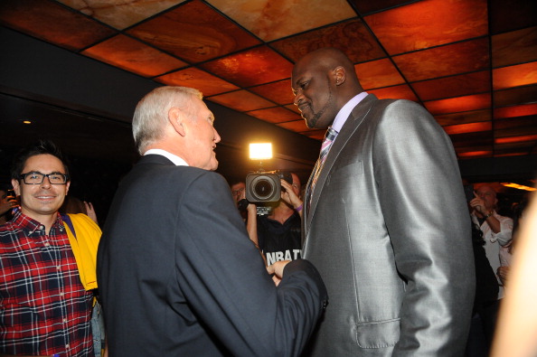 “高尔夫皇帝”伍兹称“腰部恢复速度不快…回归赛场时间未定”（伍兹：腰伤恢复缓慢，复出时间未定）