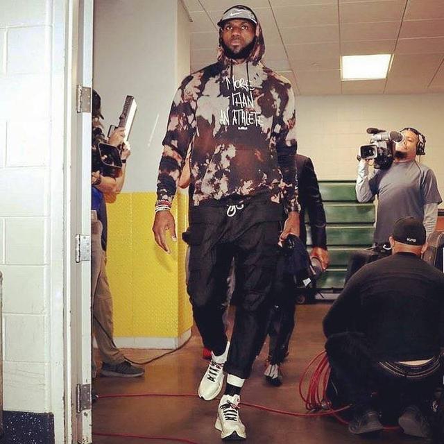 体图：拜仁、药厂等队看上16岁中场艾希霍恩，赫塔要价2000万（德媒体图：拜仁、勒沃库森等队看中16岁中场艾希霍恩，赫塔标价2000万）