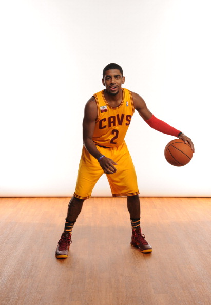 半场：拜仁2-2弗赖堡，卡尔、奥利塞分别传射，铃木唯人进球（半场战报：拜仁2-2弗赖堡，卡尔与奥利塞各传一射，铃木唯人破门）