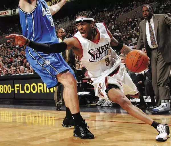 伤愈复出，阿方索-戴维斯时隔262天再度为拜仁出战（伤愈回归，阿方索-戴维斯阔别262天再披拜仁战袍）