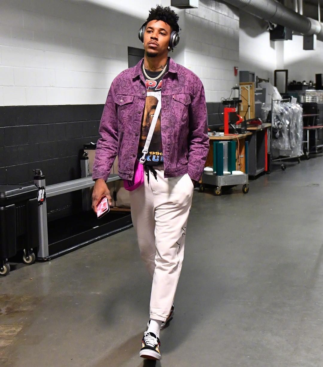 原声看火箭湖人冲突!戴维森故意冲撞克勒贝尔双方垃圾时间险些冲突（原声直击火箭对湖人摩擦：戴维森疑似故意撞倒克勒贝尔，垃圾时间险酿冲突）