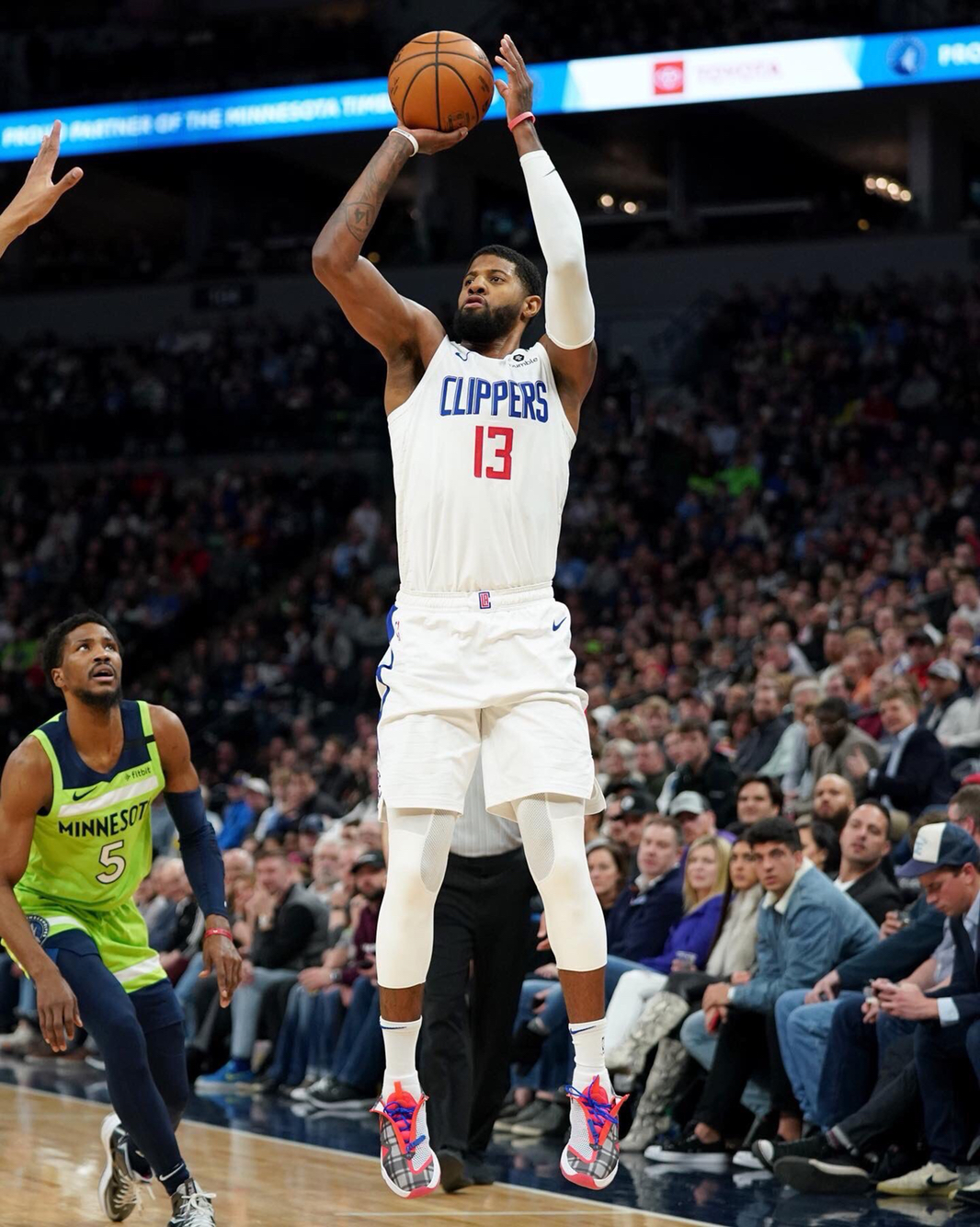 替补得分倒数第一！湖人惨败暴露最大短板 雷迪克面临严峻考验（湖人替补火力垫底，惨败揭示最大弱点，雷迪克面临艰难考验）