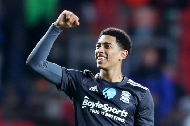 西媒：齐达内重返皇马消息不属实，他将接替德尚执教法国队（西媒辟谣：齐达内无缘重返皇马，或接班德尚执教法国队）