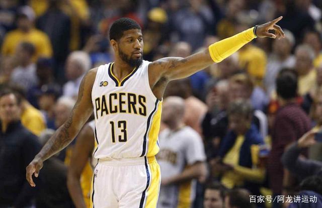 笑死了詹姆斯罚球期间狄龙主动上前击掌&被老詹无奈推开（詹姆斯罚球时狄龙主动凑前求击掌被老詹无奈推开笑翻全场）