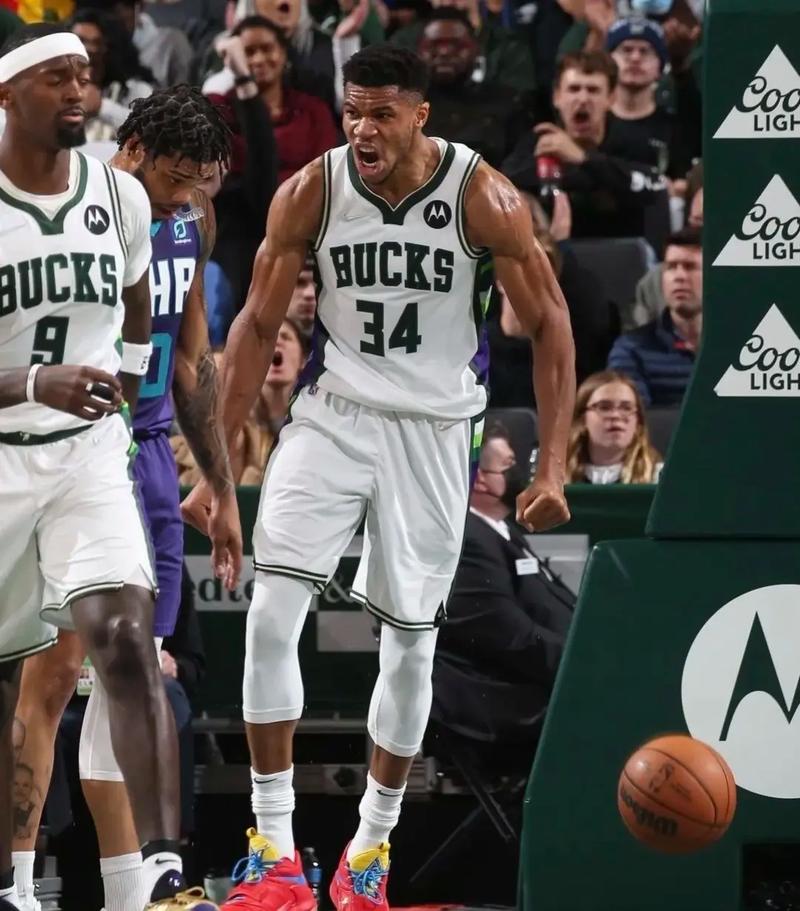 记者：明日拉米罗将携李睿跃出席国安赛前新闻发布会（记者称拉米罗将于明日联袂李睿跃出席国安赛前新闻发布会）