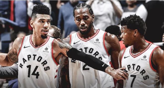 一场比赛踢两个位置？马丁心说：“小意思～”（一战两岗？马丁笑言：小菜一碟）