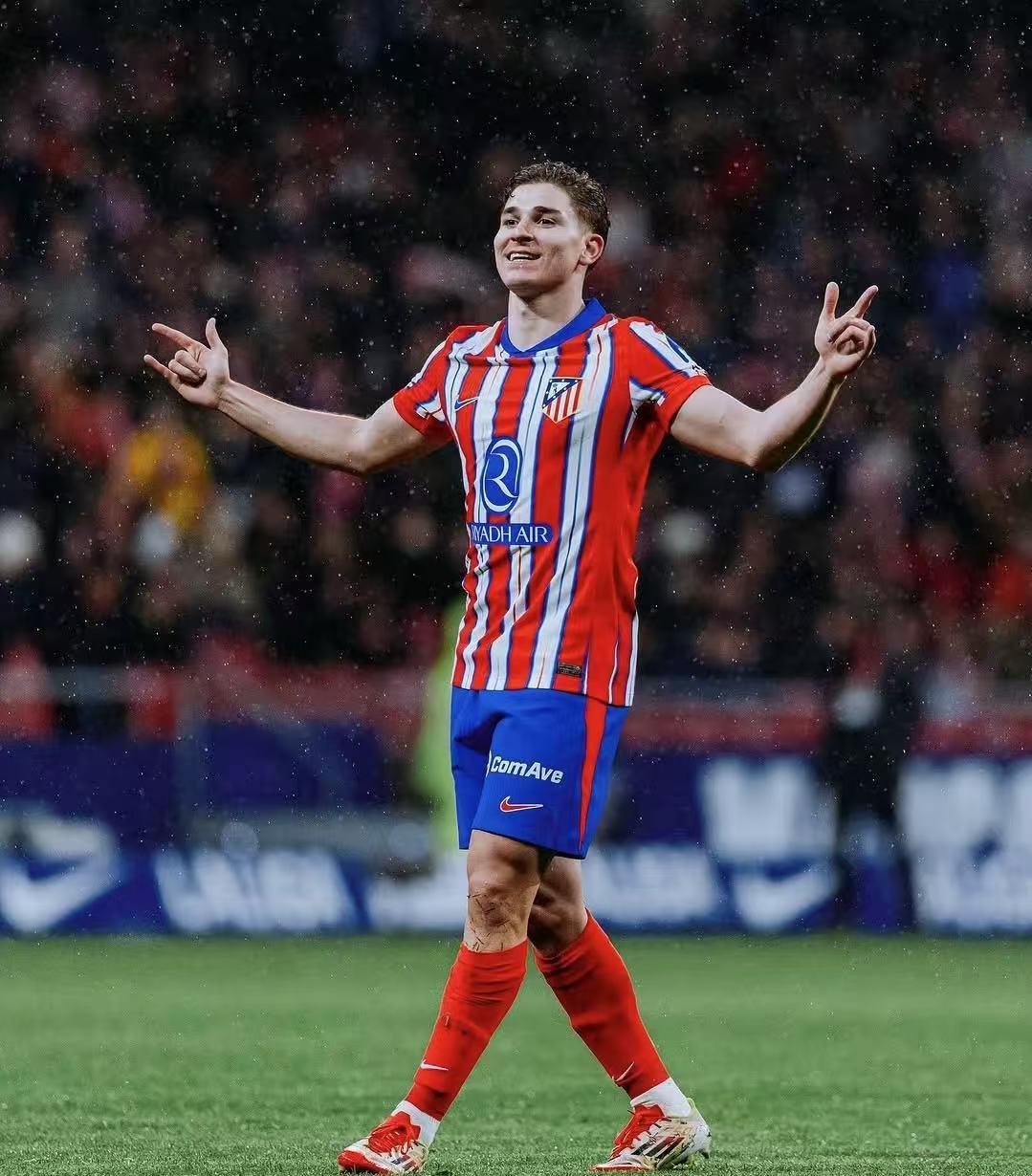 足球周刊：重返国足是刘若钒的愿望，殷切期待完成A级赛首秀（足球周刊：刘若钒盼回归国足，期待迎来A级赛首秀）