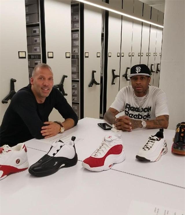 美记：鹈鹕更有可能留下锡安而非交易他 各队认为他无法达到巅峰（美记：多队不看好锡安触顶，鹈鹕更倾向留下而非交易）