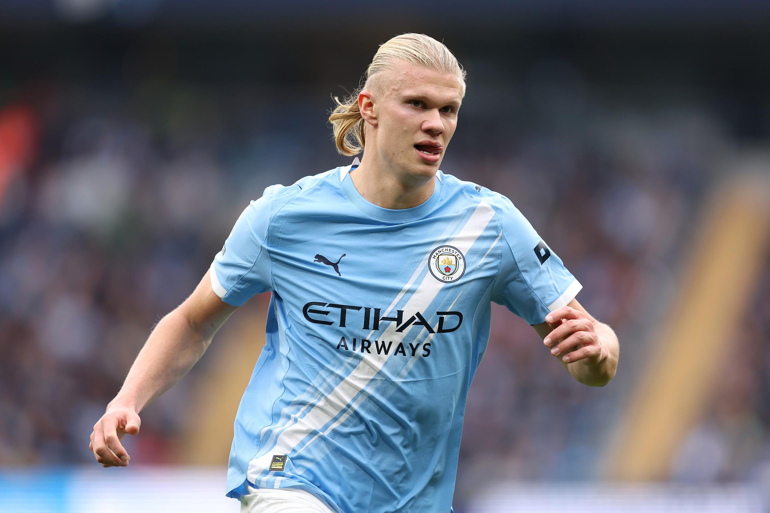 祸不单行，迪巴拉对阵米兰射失点球时疑似拉伤大腿（双重打击！迪巴拉战米兰罚丢点球，疑似大腿拉伤）