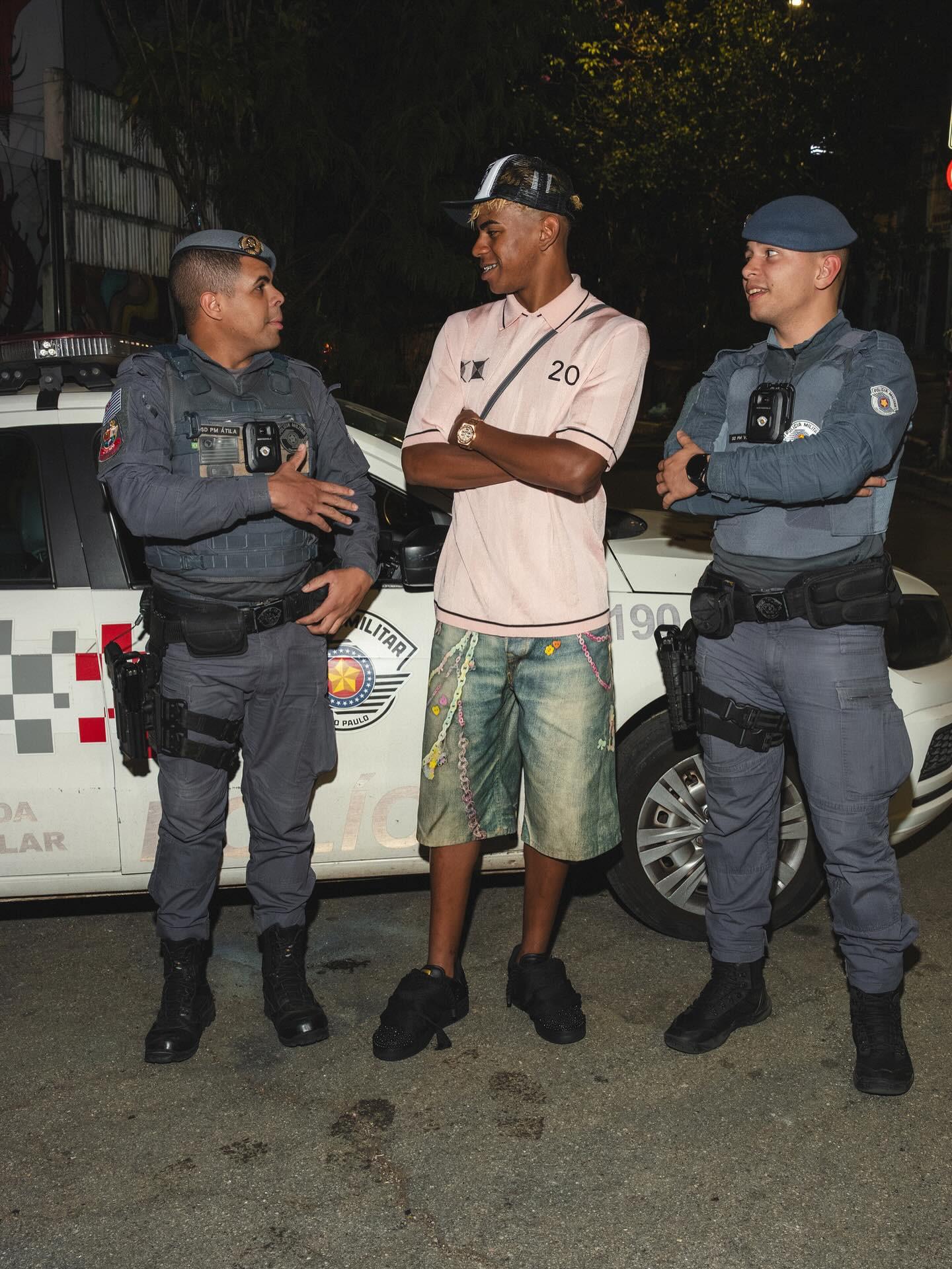 TA记者：阿莫林考虑将阵型调整成433，后面训练重点会落实新阵型上（TA记者：阿莫林酝酿改打4-3-3，后续训练将围绕新阵型展开）