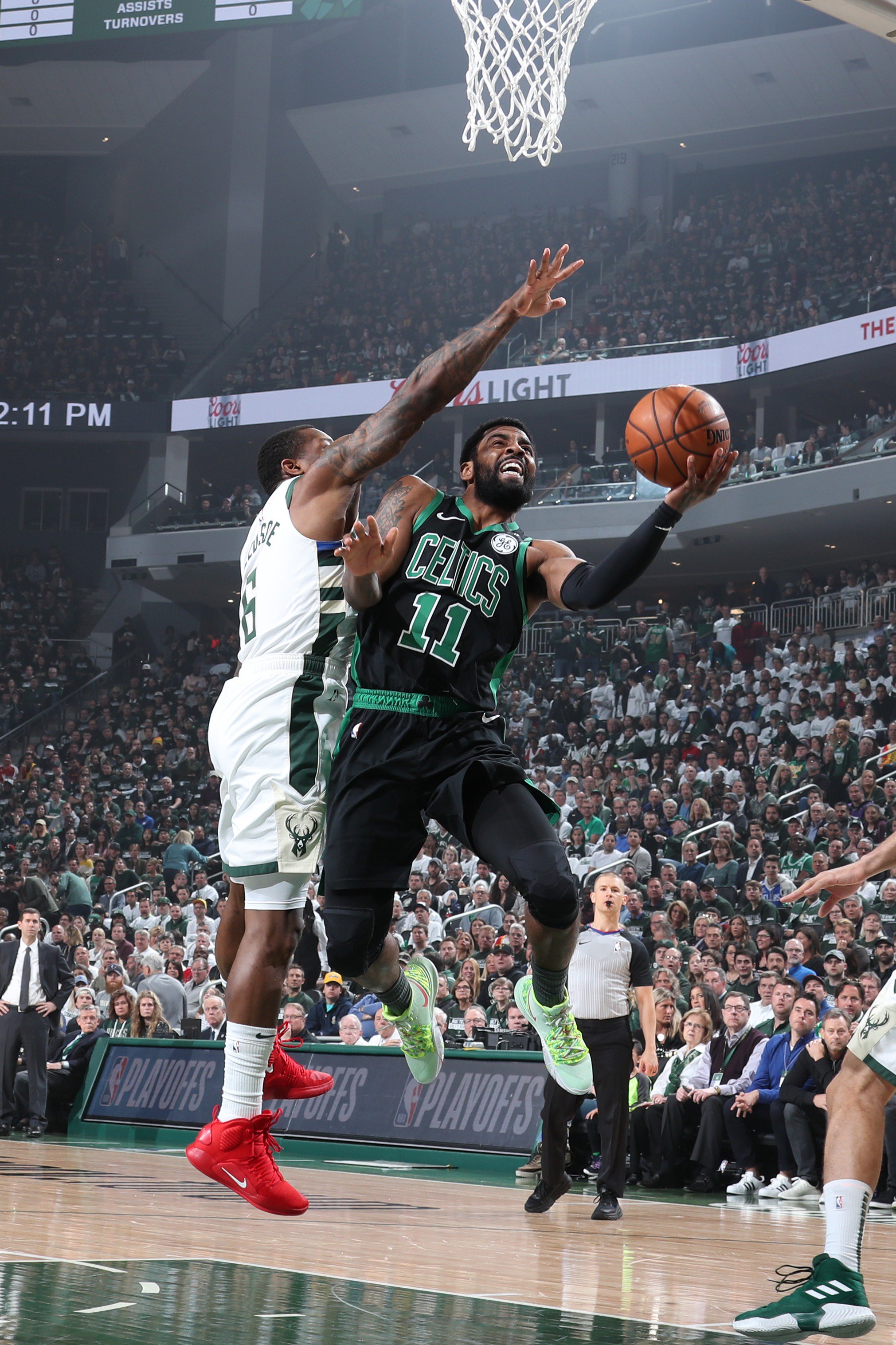 欧冠精彩进球回顾：梅西助攻亮点,（欧冠绝妙进球集锦：梅西助攻成焦点）