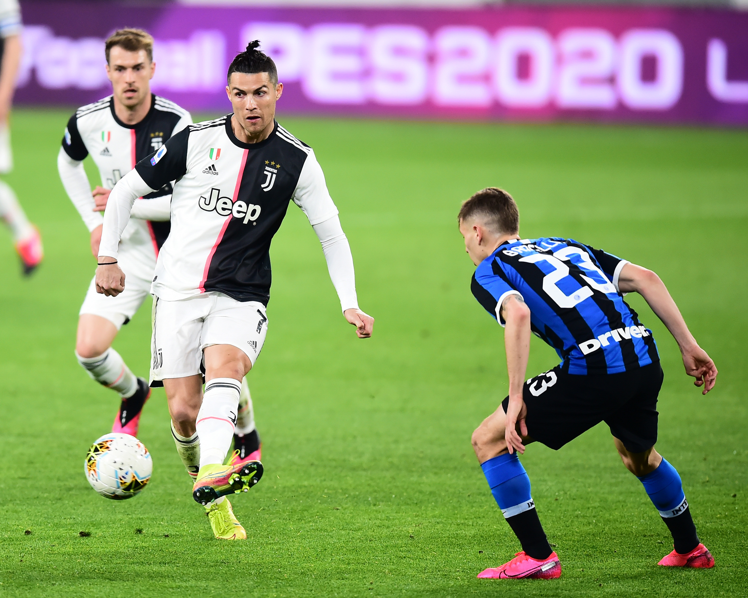 足球中超后卫世界级解围登上热搜（中超后卫世界级解围冲上热搜）