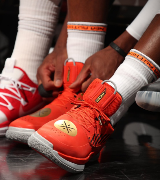 温哥华白浪公布下赛季阵容：已行使合同选项，与穆勒续约一年（温哥华白浪官宣新赛季名单：执行合同选项，穆勒续约一年）