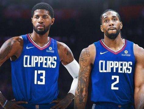 本赛季东契奇缺席时里夫斯场均40分10助攻，今日三节36+9（东契奇缺阵的本季里，里夫斯场均40分10助；今日仅三节已拿36分9助）