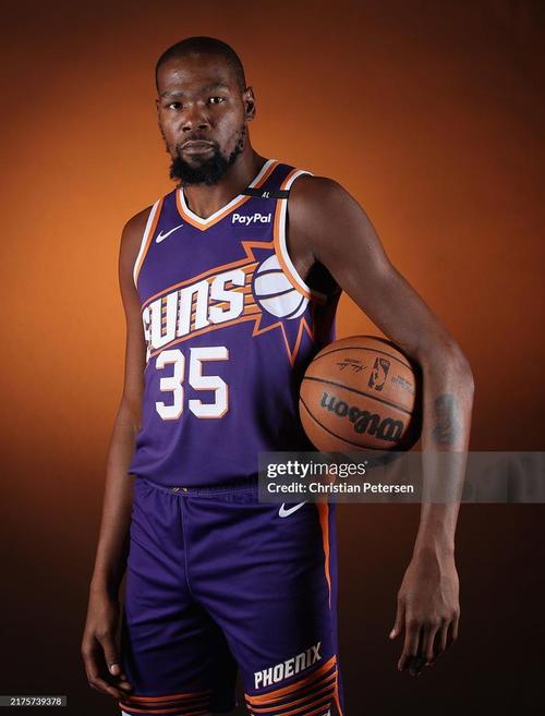 布斯克茨退役，10年世界杯冠军西班牙仅剩5人仍在踢球（布斯克茨挂靴，2010西班牙冠军队仅剩5名现役球员）