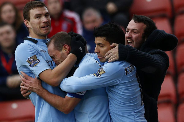 米切尔&莫布利首节合砍26分，其他队友合计只得7分（米切尔与莫布利首节联手轰下26分，其余队友仅拿7分）