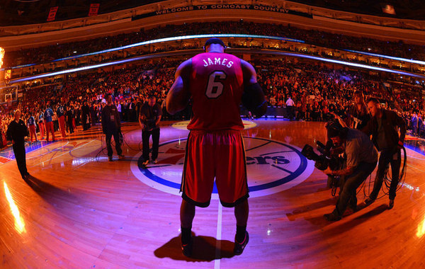 开拓者状态回升终止连败（开拓者回勇，连败止步）