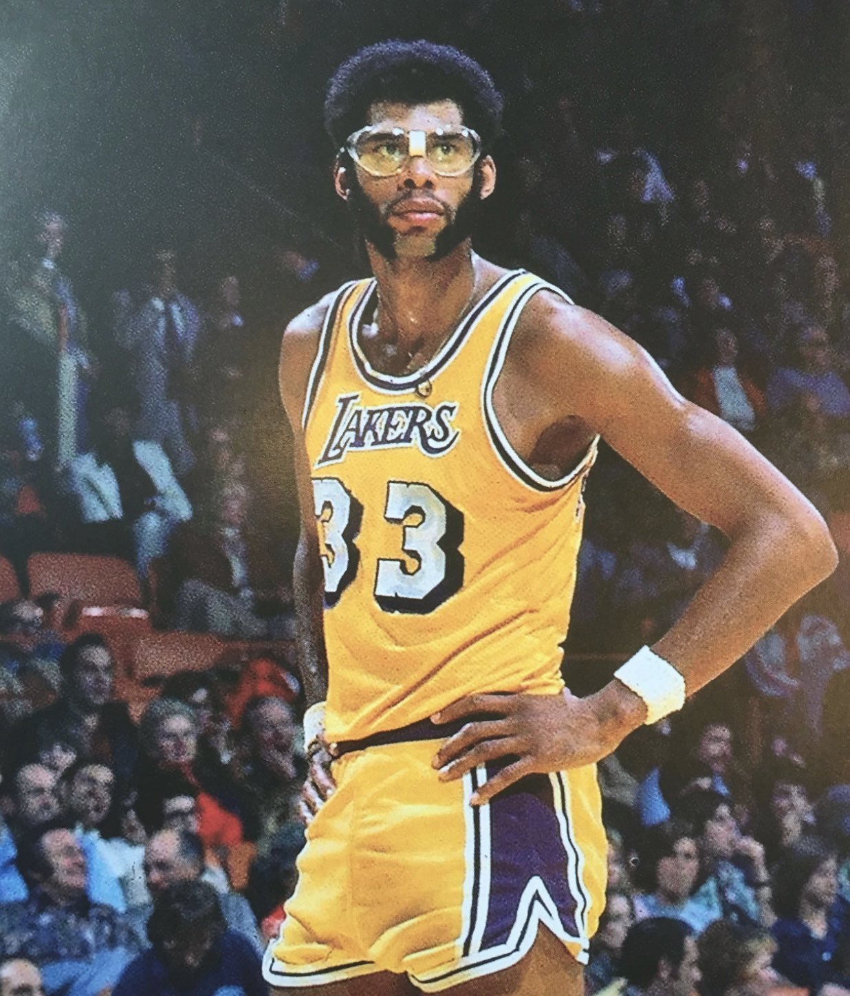 NBA战报：布里奇斯35分，黄蜂118-111加时击败猛龙（布里奇斯轰35分，黄蜂加时118-111险胜猛龙）