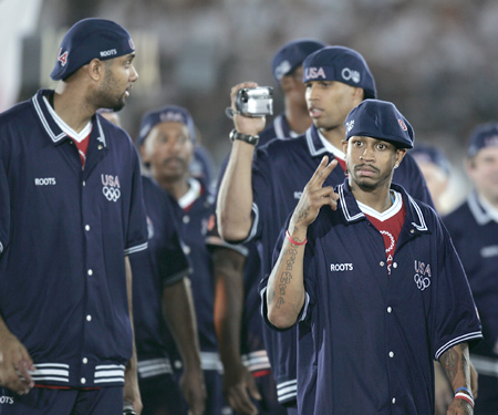 反对家暴，克雷莫内塞球衣背后印的是与球员关系密切女性名字（克雷莫内塞倡议反家暴：球衣背后印与球员关系密切的女性姓名）