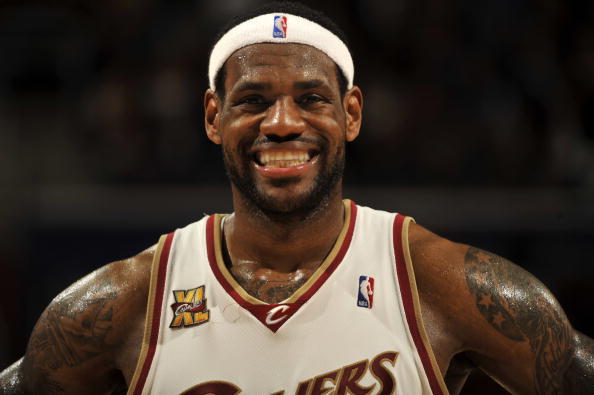 2025年至今，利雅得胜利卖出128万件球衣，迈阿密国际216.6万（2025年截至目前，利雅得胜利球衣销量128万件，迈阿密国际达216.6万件）